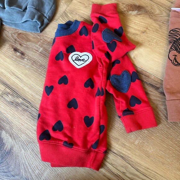 Lot of 4, size 12-18month pull overs. Rolling Stones, Mickey Mouse, Hearts - Picture 5 of 7